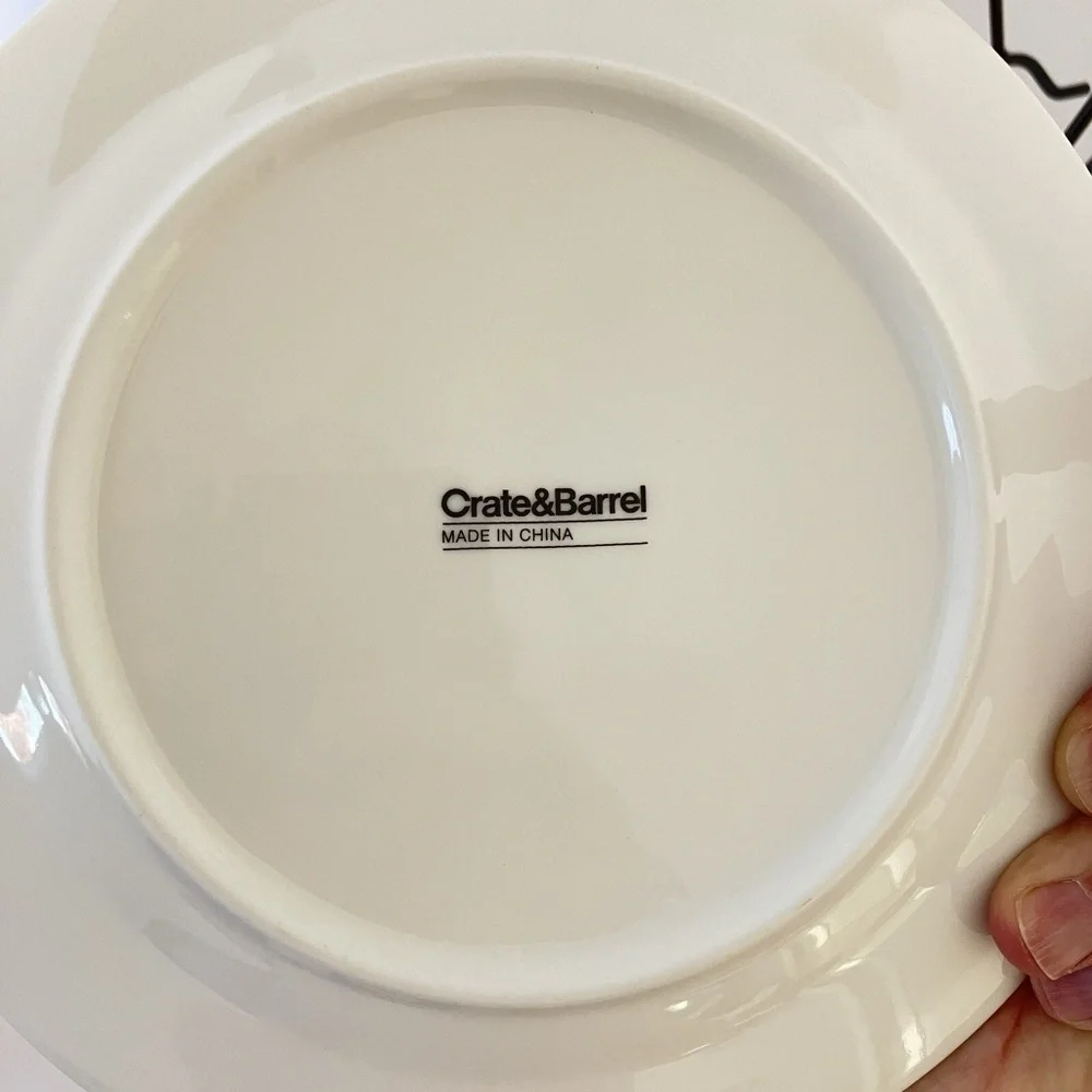 Acorn Berry Plates Set of Four from Crate & Barrel Fine Bone China RARE xmas S/4